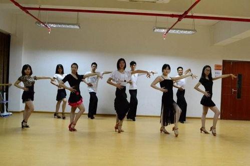 成人舞蹈热身活动压腿视频,压腿动作详解视频教程