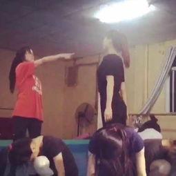 成人大气现代舞蹈视频,现代舞者大气磅礴的成人大气现代舞蹈风采