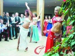 成人礼餐厅跳舞视频,餐厅舞蹈视频精彩回顾